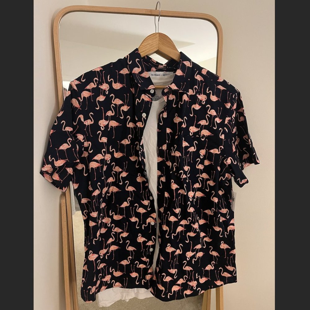 Men's Old Navy Flamingo button down shirt in XL Never worn!